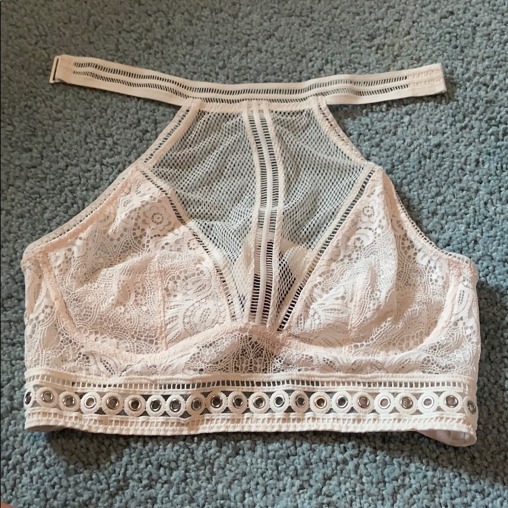 Women’s bra let